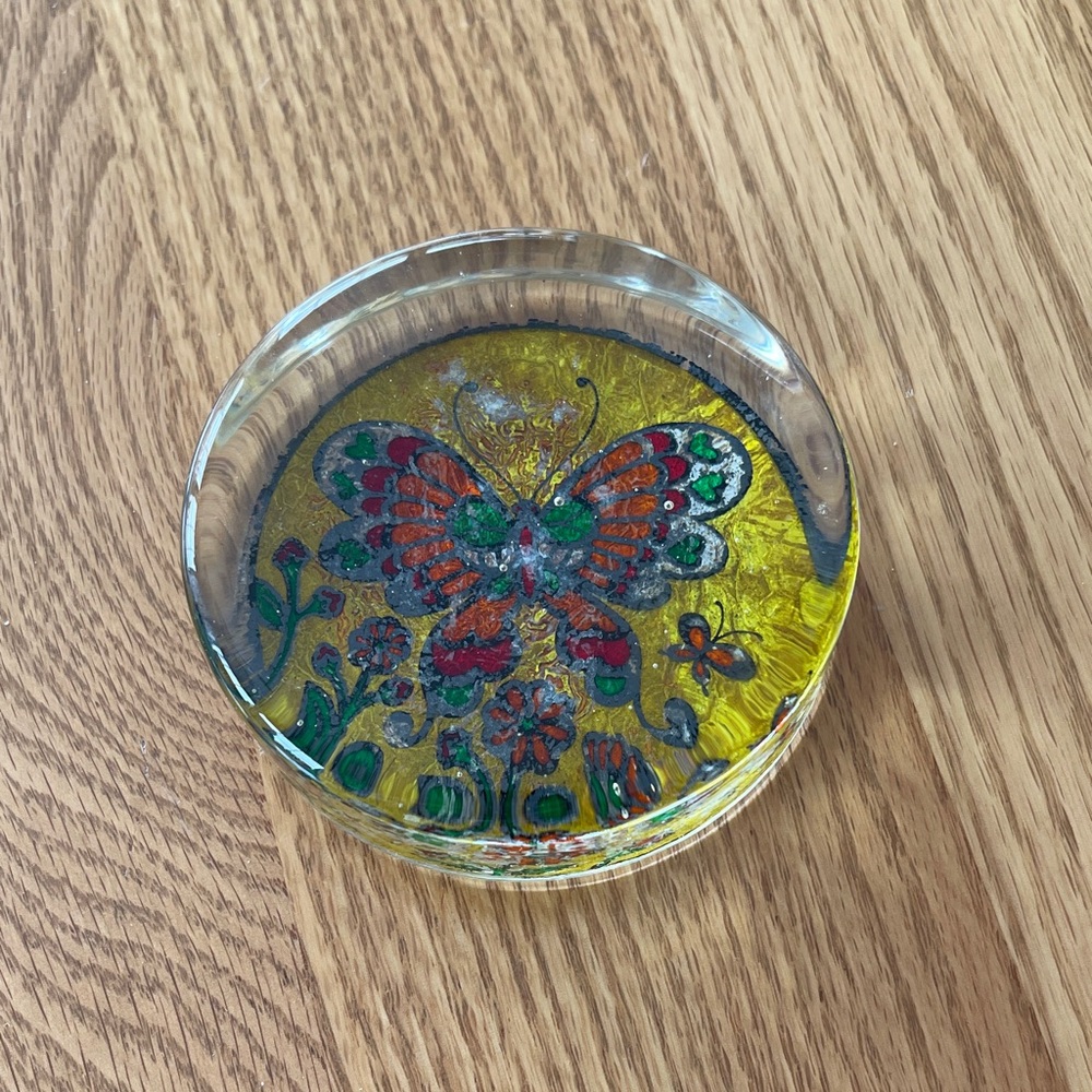 Vintage Butterfly Glass Paperweight 🌺